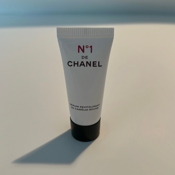 CHANEL Other - N°1 DE CHANEL REVITALIZING SERUM 5ML